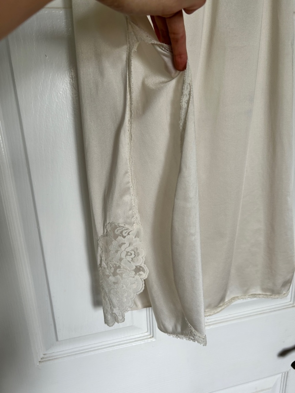 3/$20 Vintage White Slip Skirt w/ Lace Trim S - Picture 5 of 13